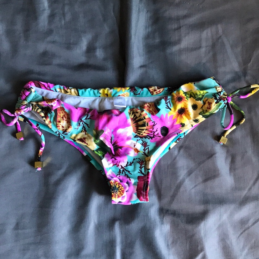 Bikini bottoms